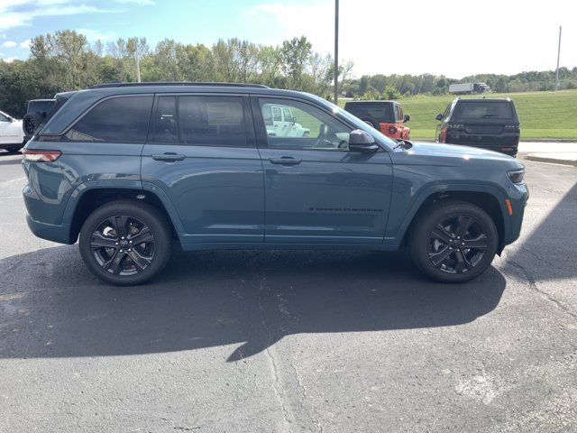 New 2027 Steel Blue Paint Jeep Limited Reserve image 15