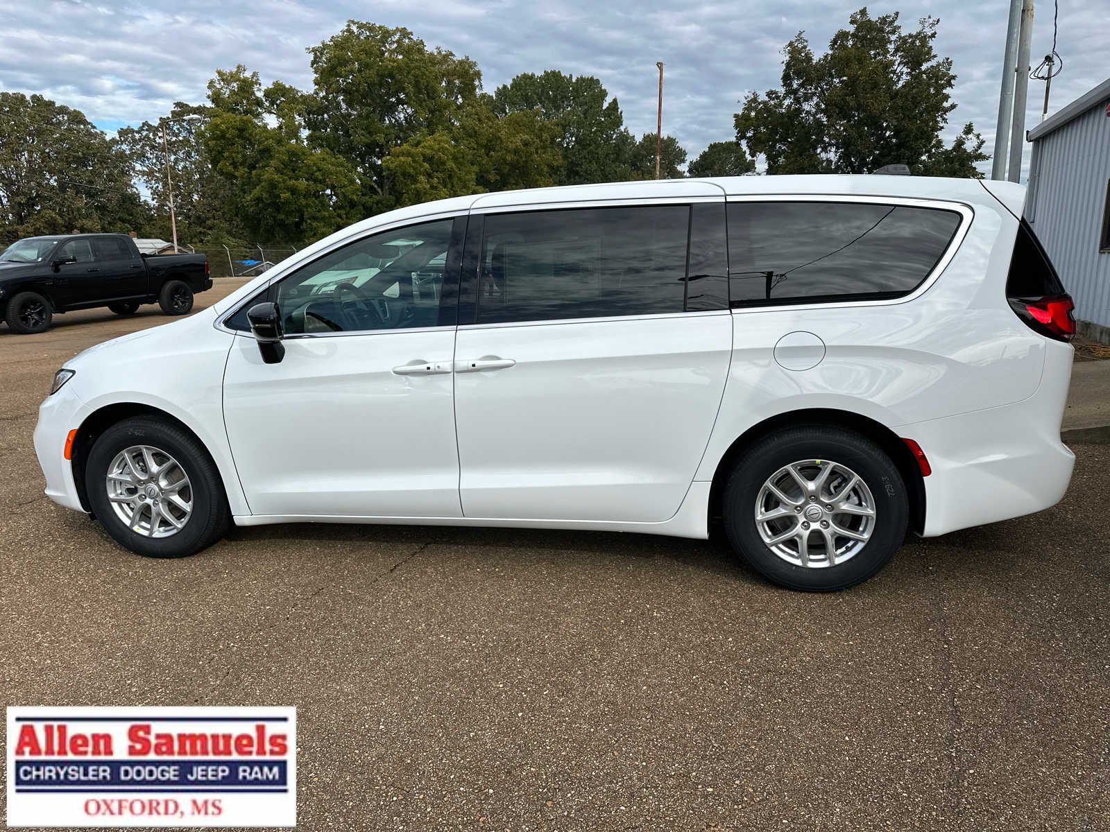 2026 Chrysler Pacifica Select - Photo 6