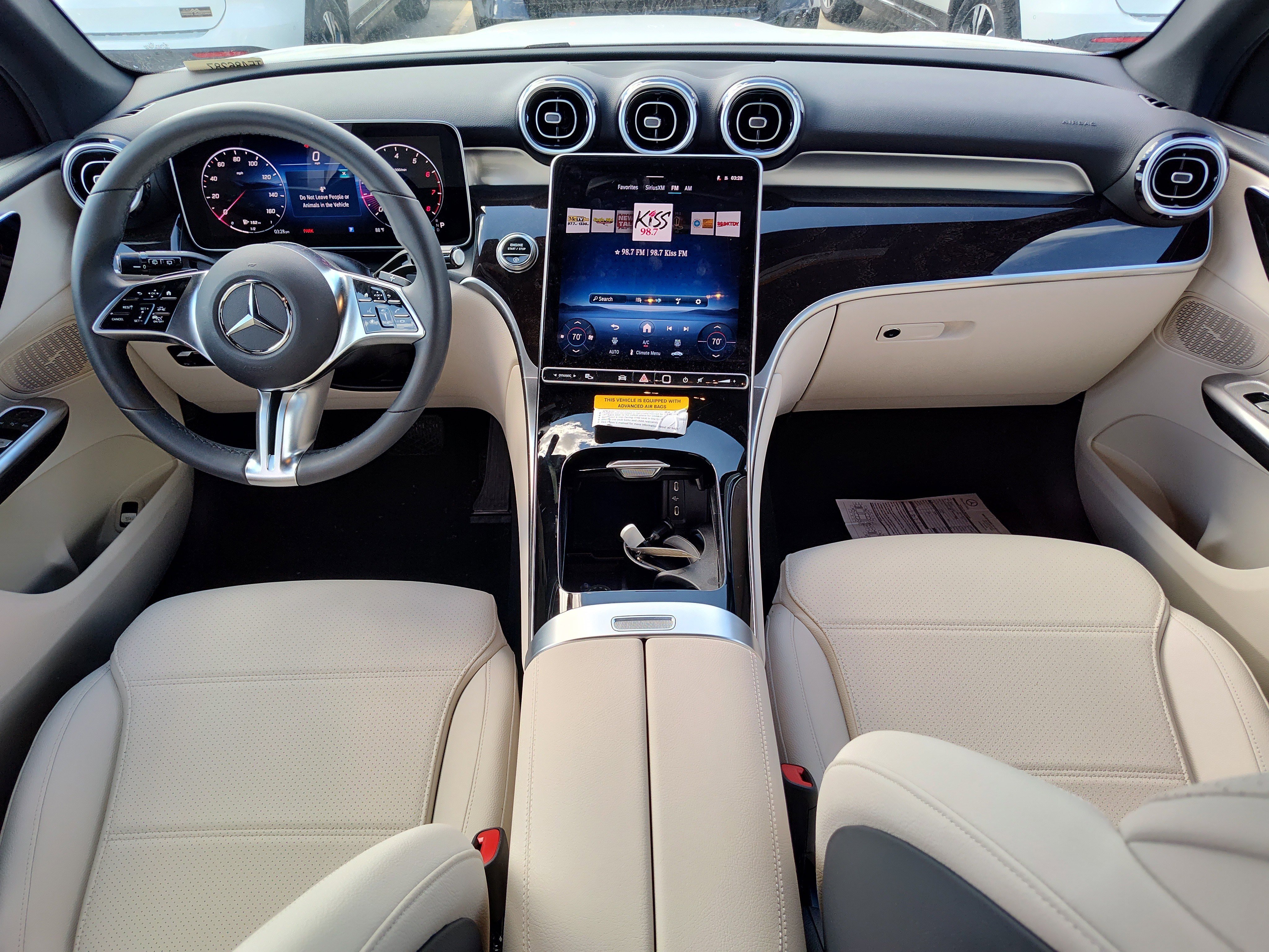 New 2026 Polar White Mercedes-Benz GLC 300 image 25