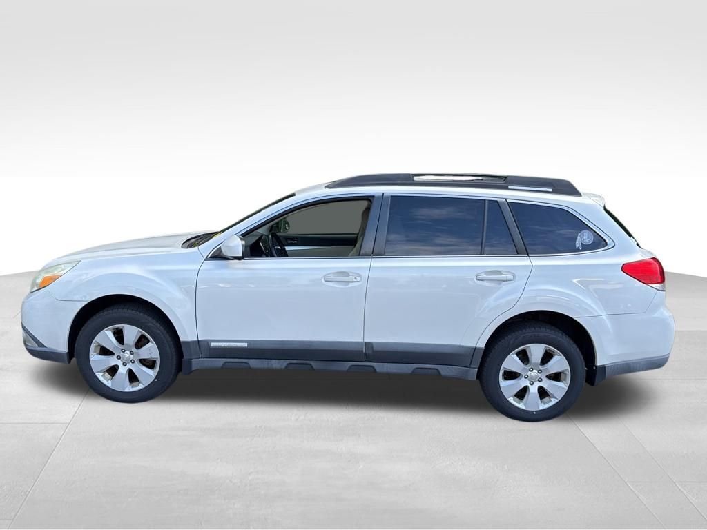 Used 2010 White Subaru 2.5i Premium image 2