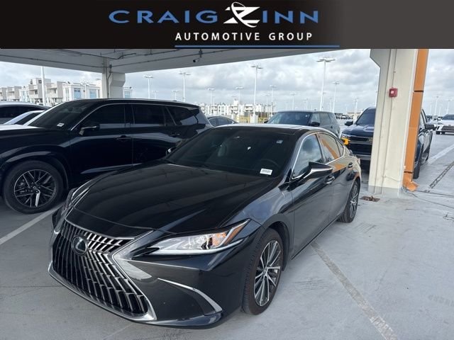 2025 Lexus ES 300h 300h's photo