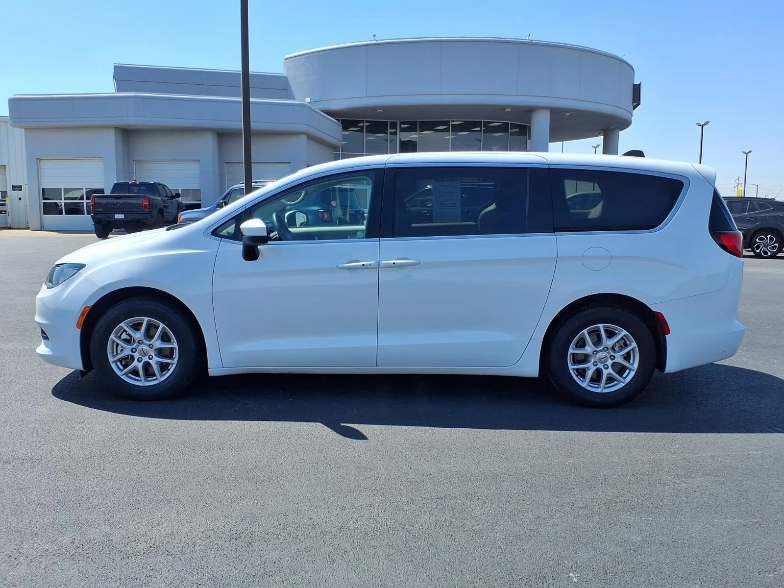 Used 2023 Bright White Clear Coat Chrysler LX image 19