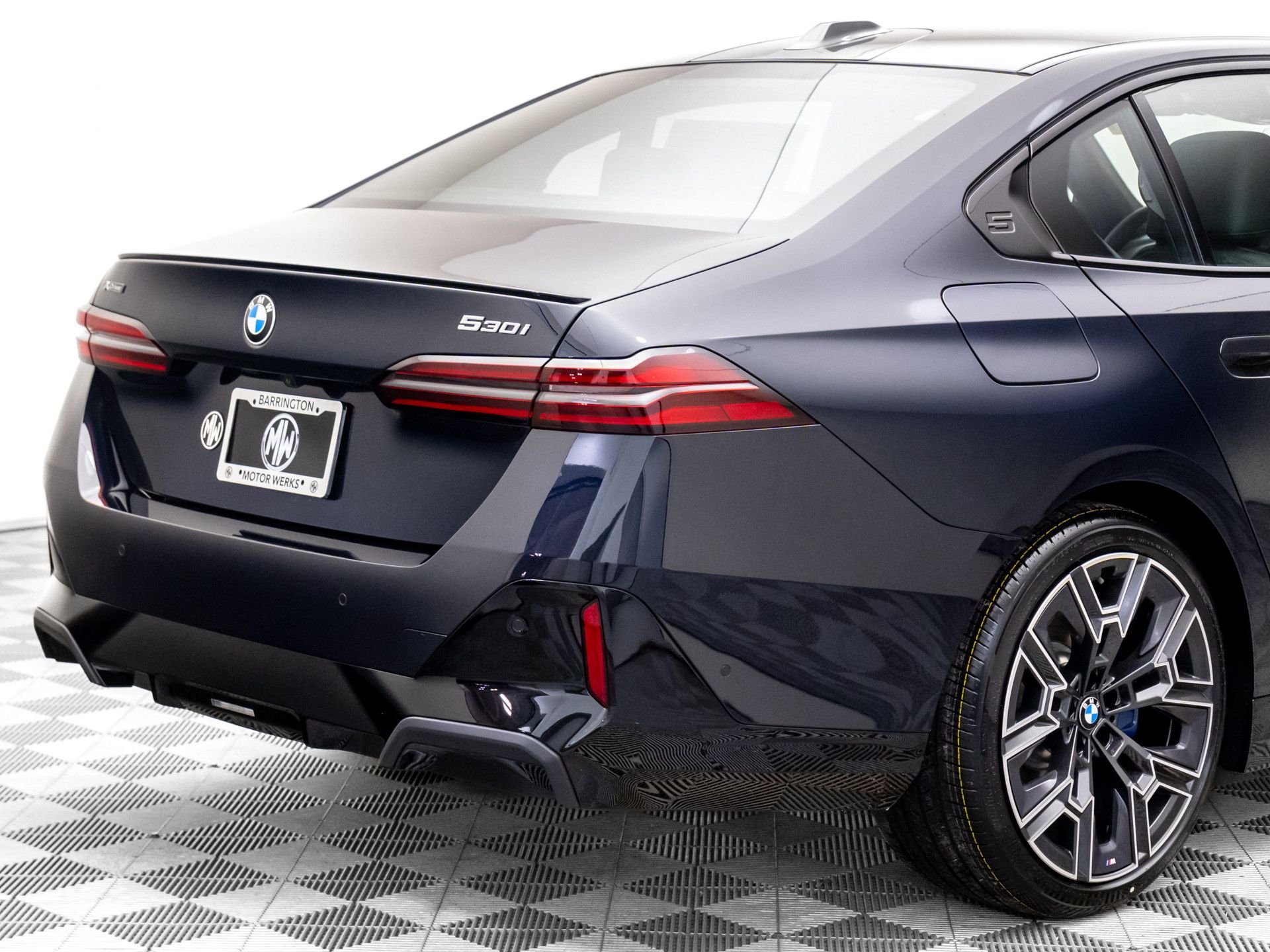 New 2026 Carbon Black Metallic BMW 530i xDrive image 33