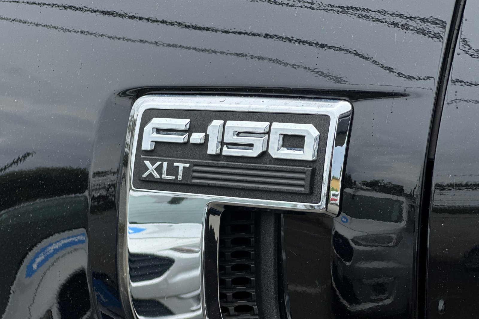 Used 2025 Agate Black Metallic Ford XLT image 14