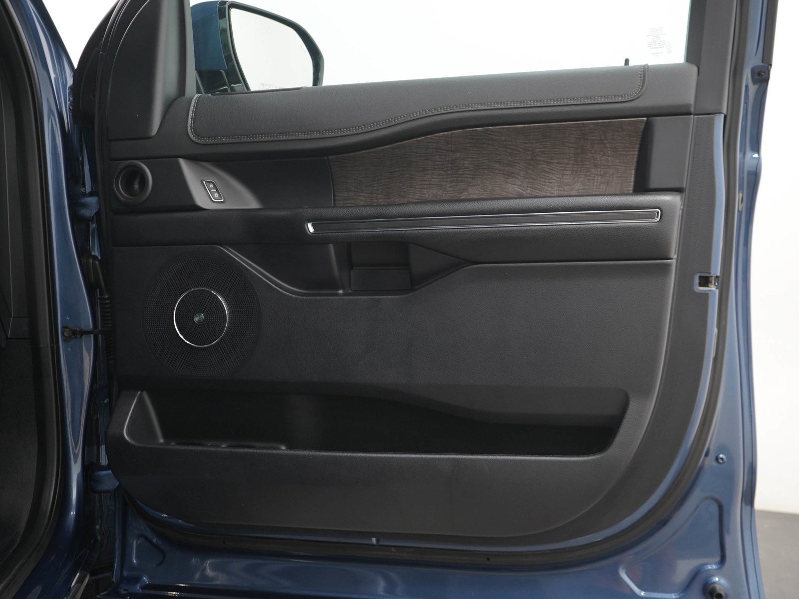 Used 2020 Blue Metallic Ford Limited image 9