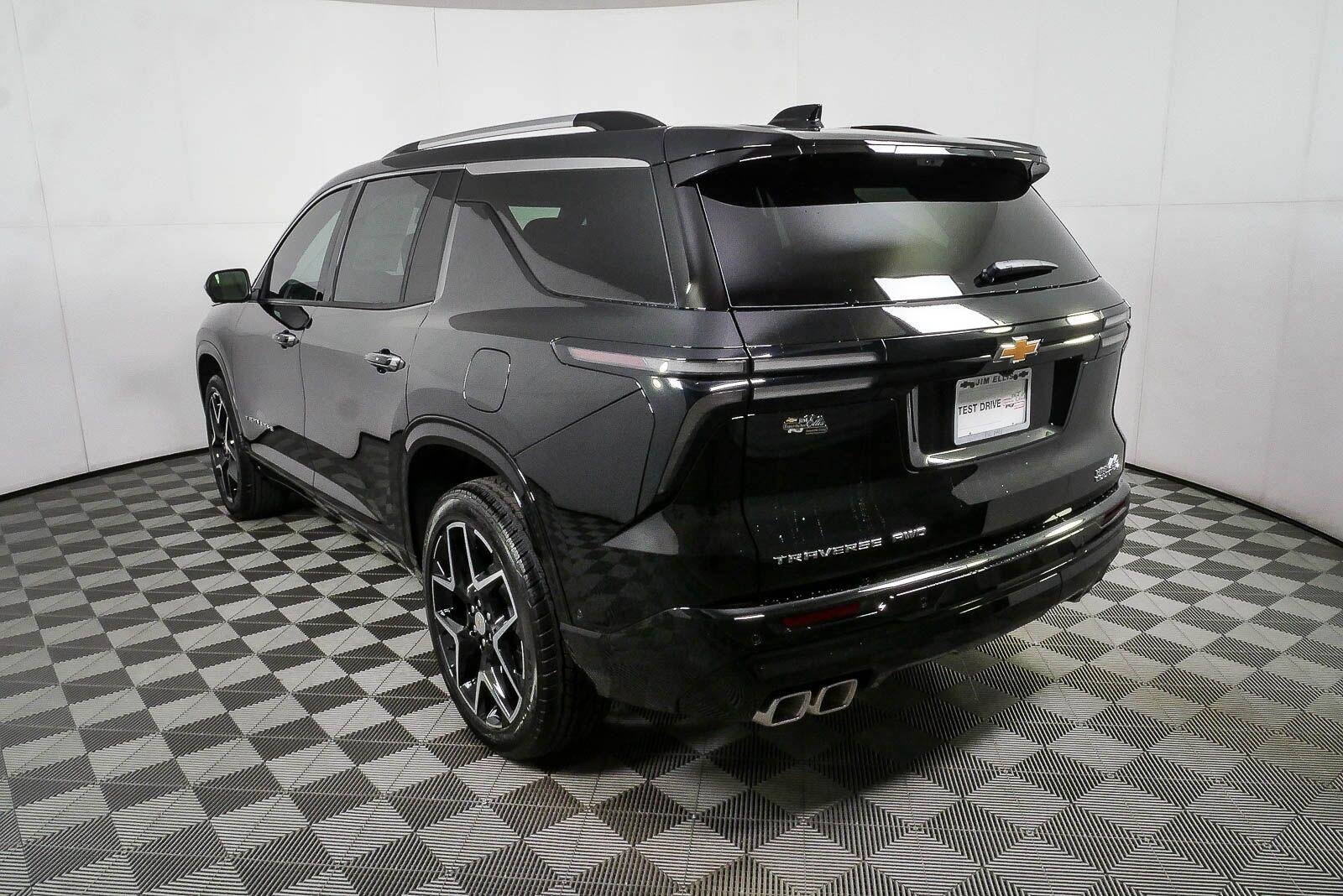 New 2026 Mosaic Black Metallic Chevrolet High Country image 30