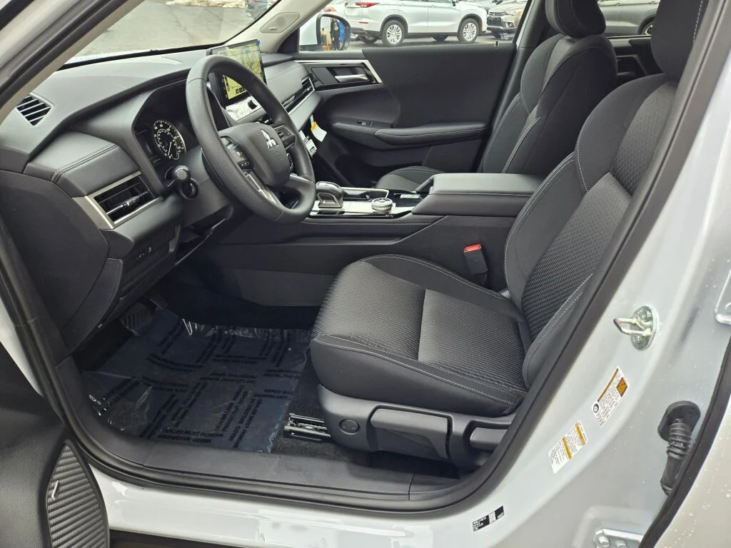 New 2026 White Mitsubishi ES image 14
