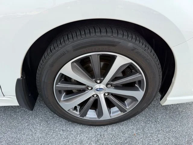 Used 2018 White Subaru 2.5i image 10