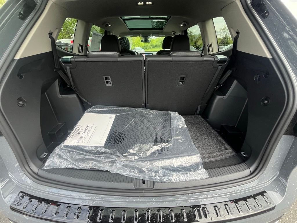 New 2026 Gray Volkswagen 2.0T SE w/Technology image 27