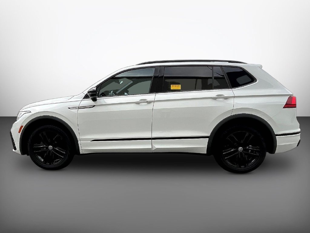 Used 2022 White Volkswagen 2.0T SE R-Line Black image 4