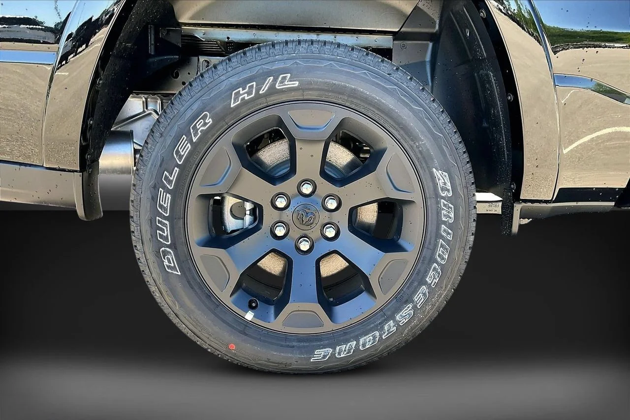New 2026 Diamond Black Crystal Pearl-Coat Exterior Paint RAM Big Horn/Lone Star image 31