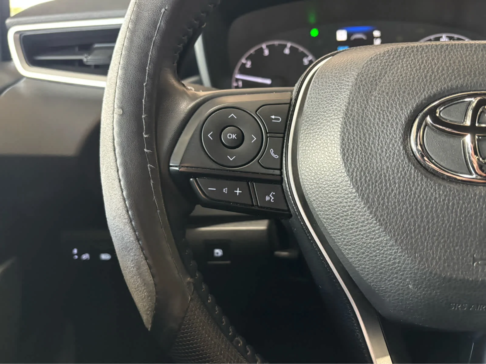 Used 2024  Toyota Hybrid LE image 14