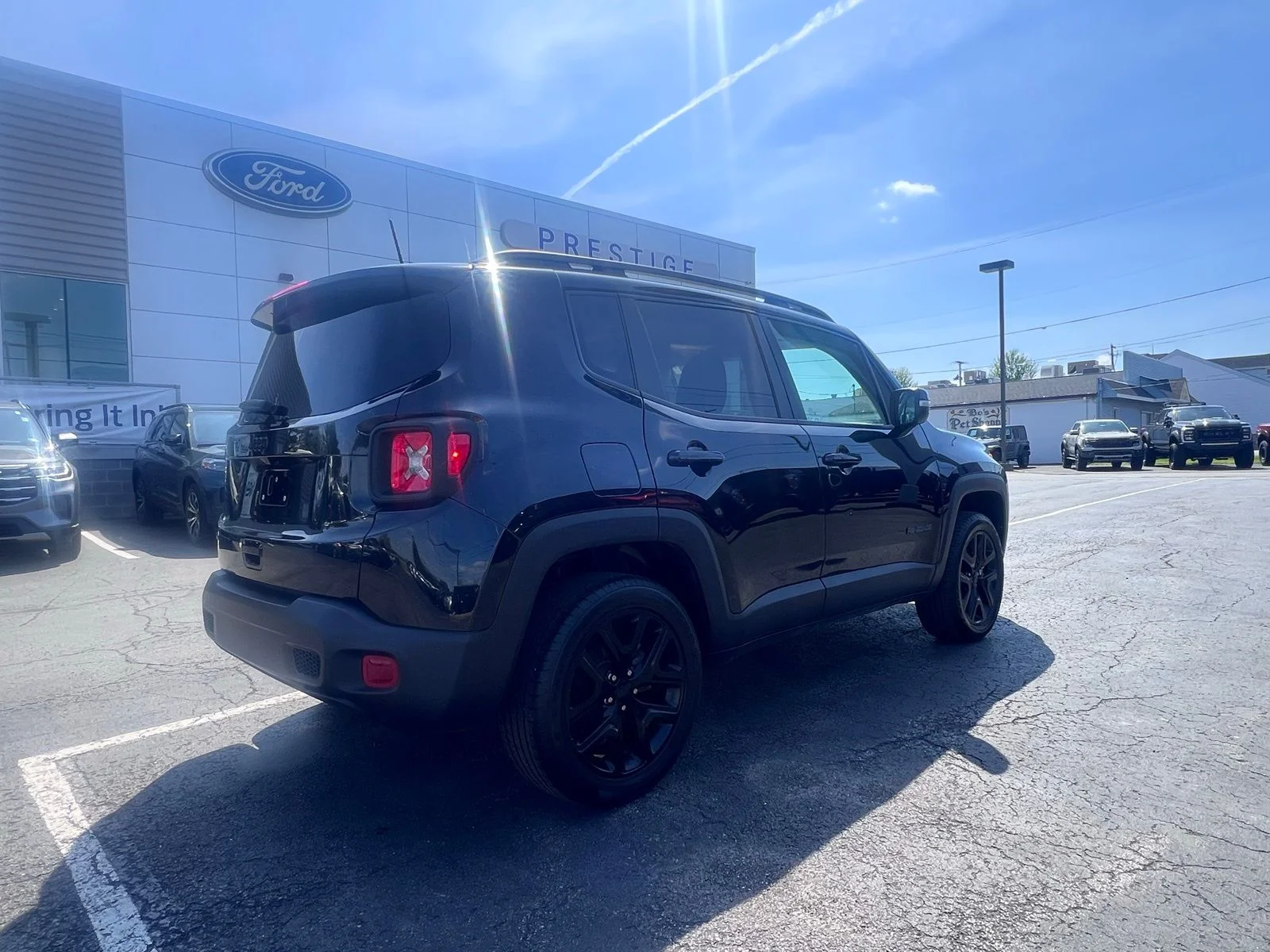 Used 2023 Black Clearcoat Jeep Altitude image 9