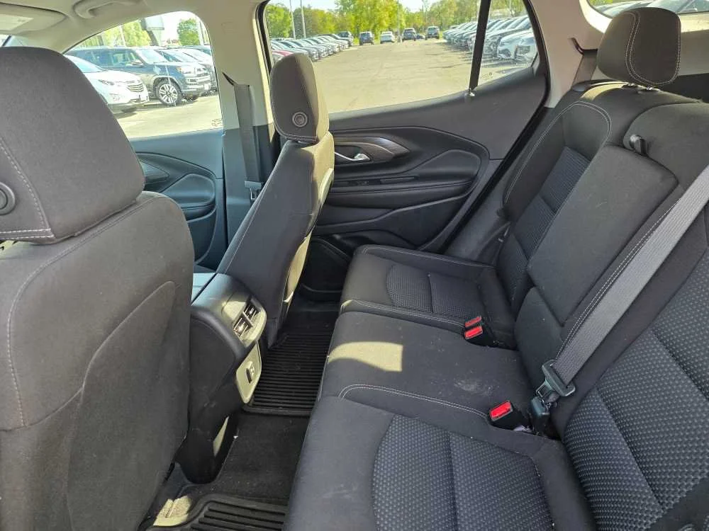 Used 2022 Quicksilver Metallic GMC SLE image 4