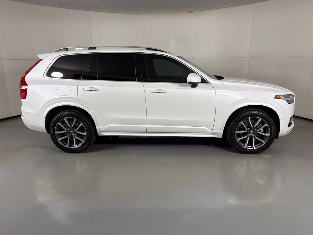 Used 2019 White Volvo T6 Momentum image 9