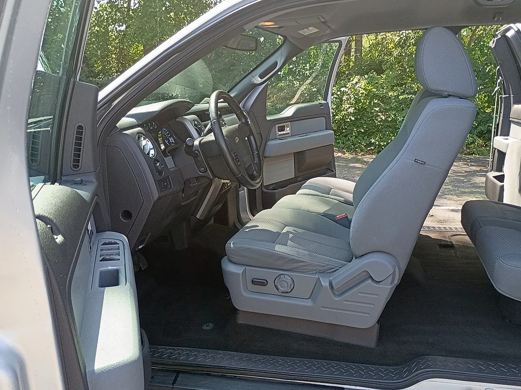 Used 2011 Ingot Silver Metallic Ford XLT image 10