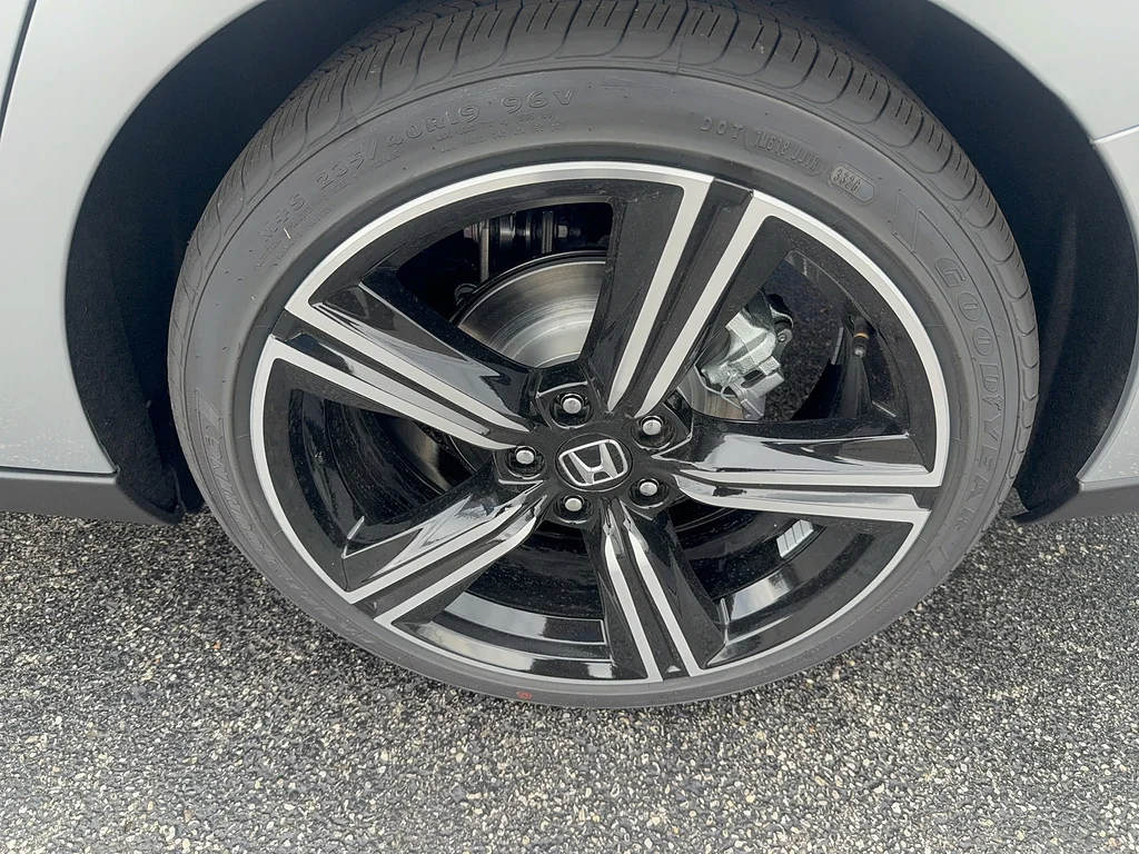 New 2026 Solar Silver Metallic Honda SE image 9