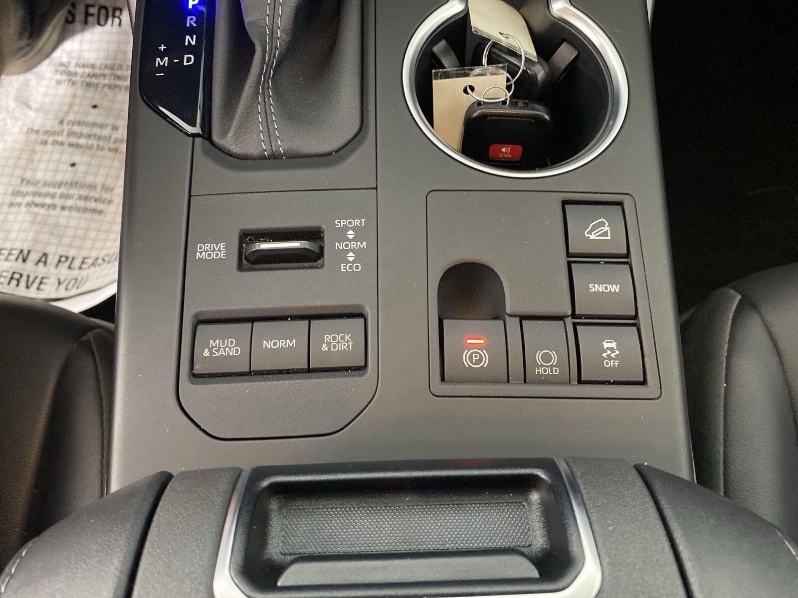 Used 2023 Wind Chill Pearl Toyota XLE image 28