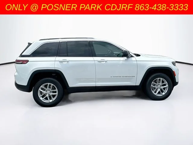 New 2026 Bright White Clear-Coat Exterior Paint Jeep Laredo image 4