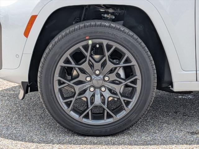 New 2026 Bright White Clear-Coat Exterior Paint Jeep Summit image 12