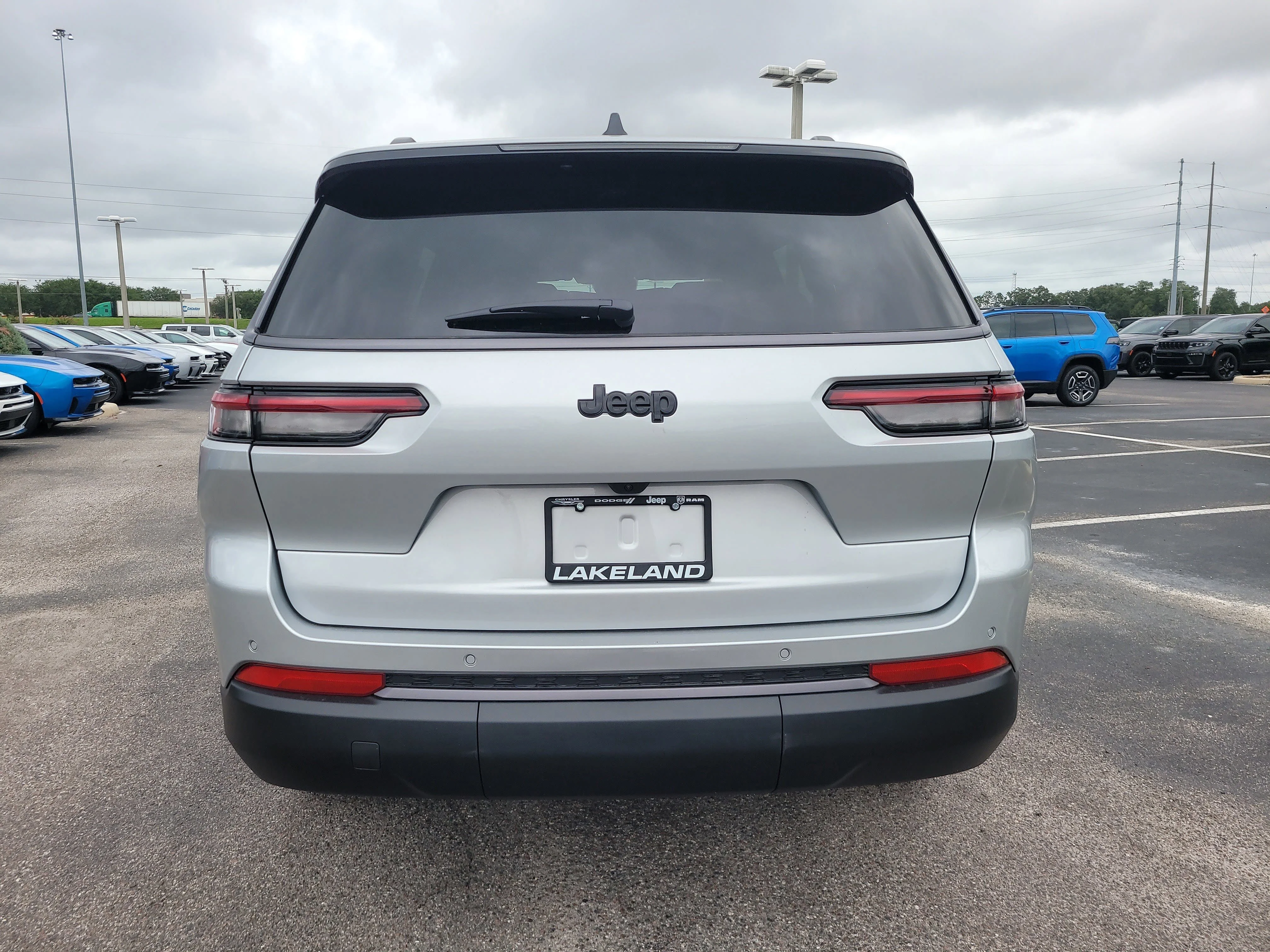 New 2026 Silver Zynith Jeep Laredo Altitude image 7