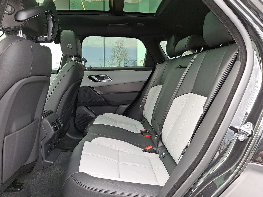 New 2026 Santorini Black Land Rover S image 6
