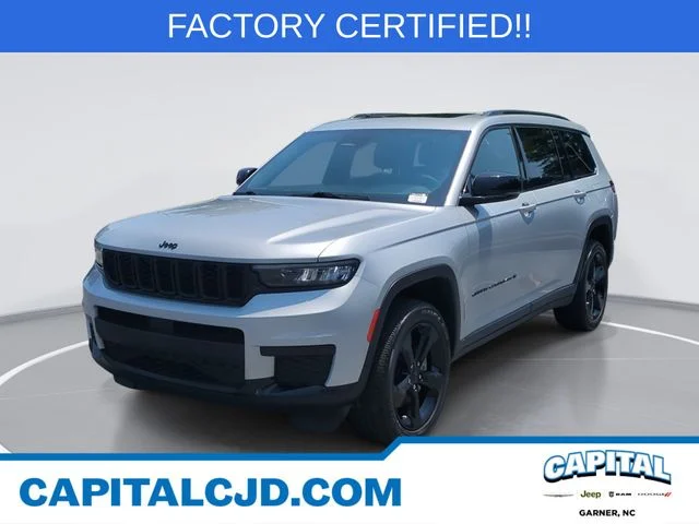 Used 2023 Silver Jeep Altitude image 1