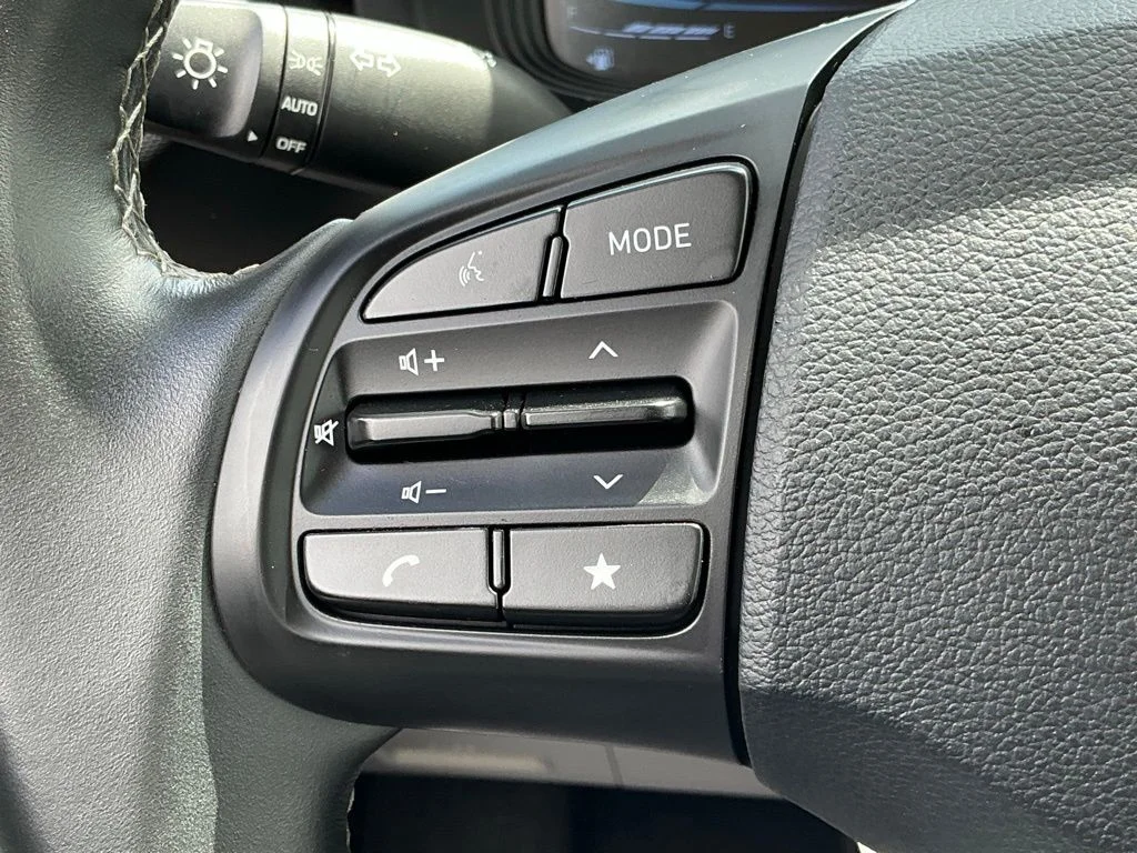 Used 2025 Blue Hyundai SEL image 29