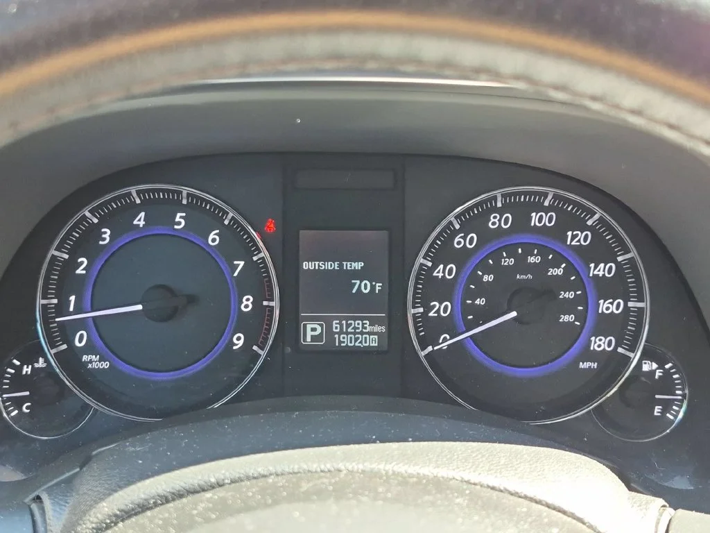 Used 2017 White INFINITI Base image 18
