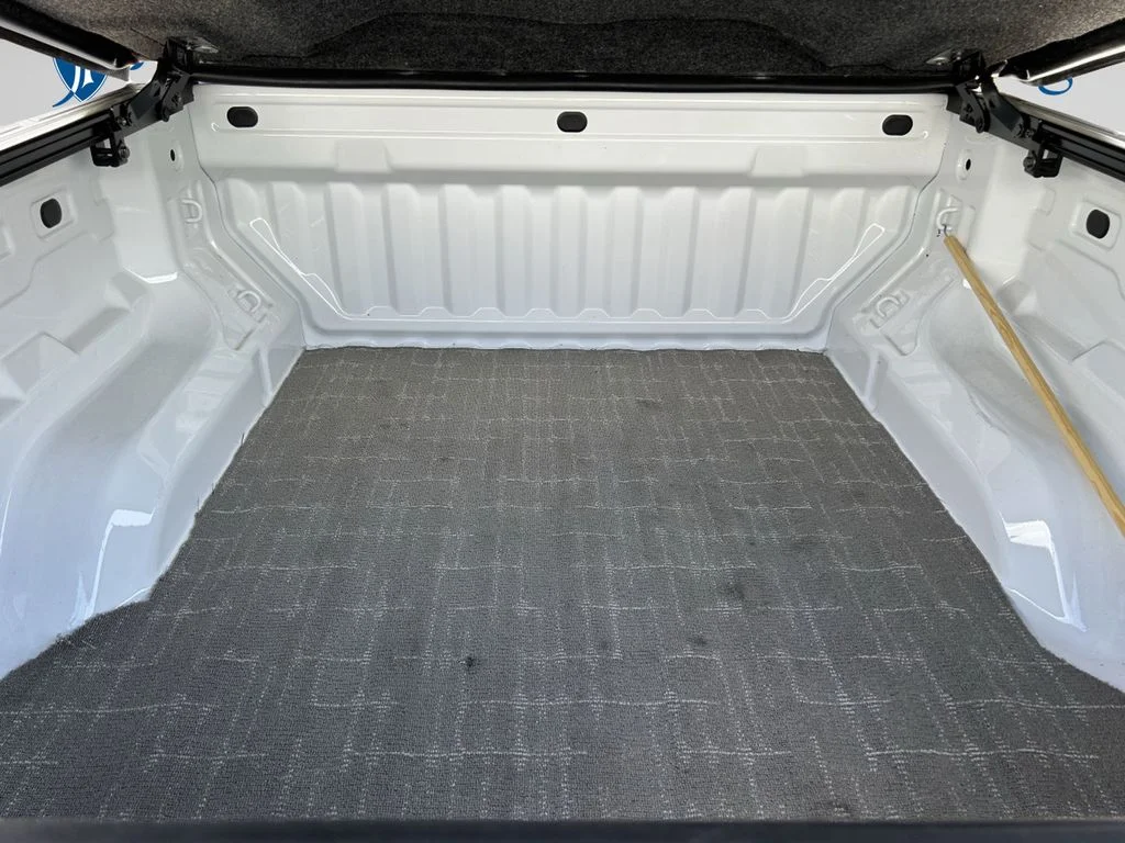 Used 2024 White GMC Elevation image 15