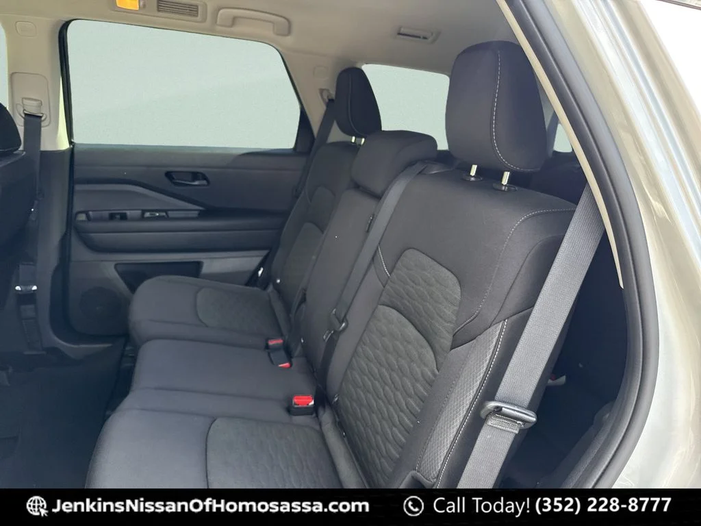 Used 2024 Silver Nissan S image 29