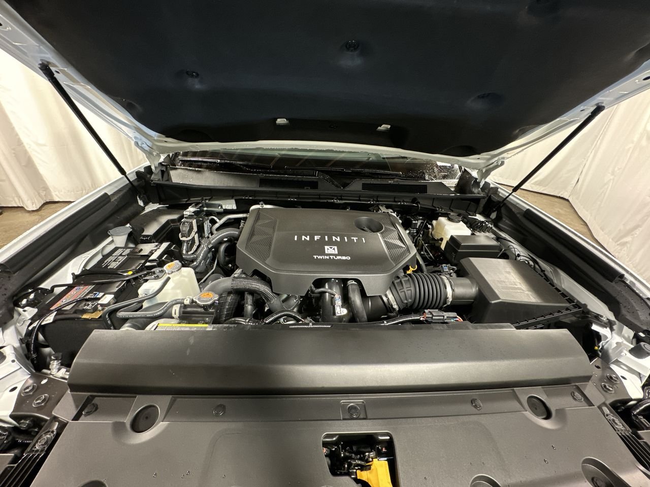 2025 INFINITI QX80 Sensory 4WD - Photo 33