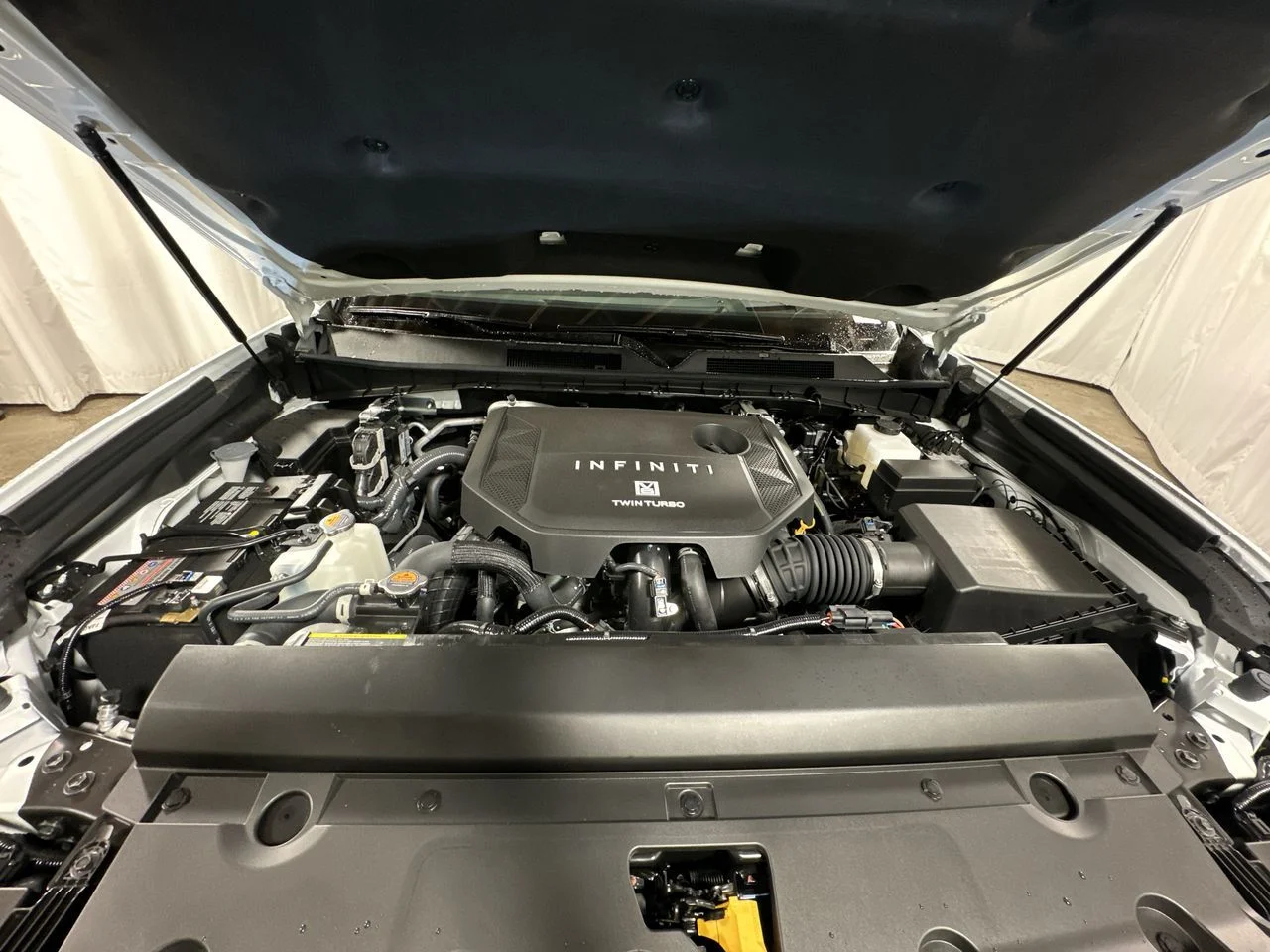2025 INFINITI QX80 Sensory 4WD - Photo 33