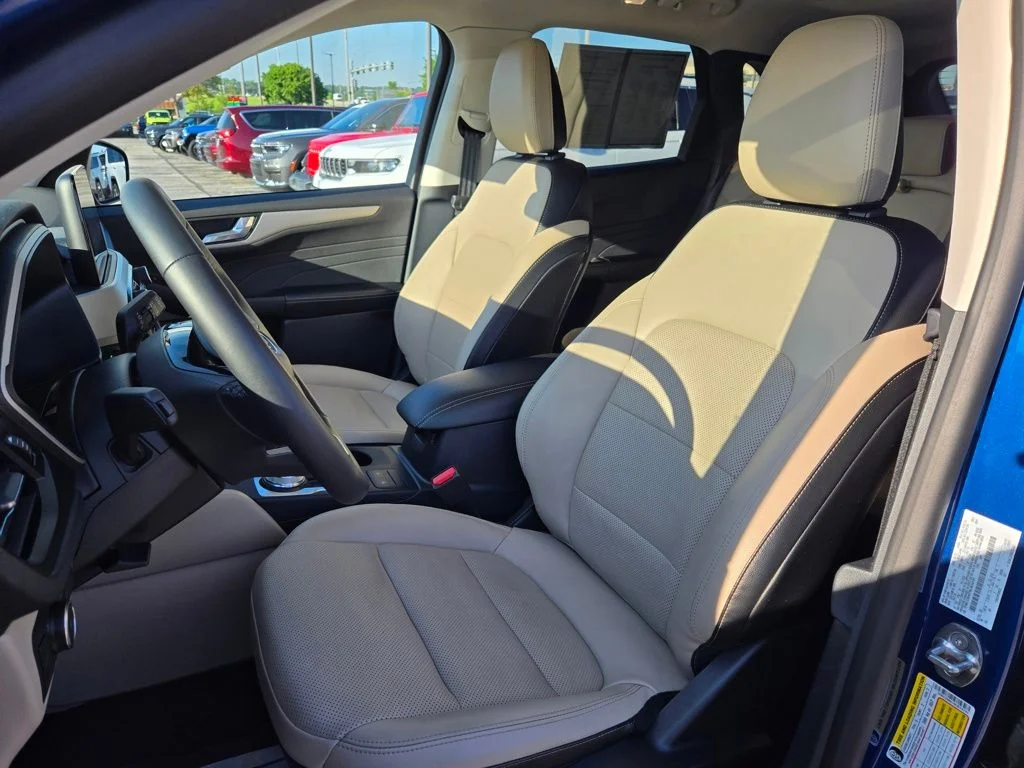 Used 2022 Blue Ford SEL image 17