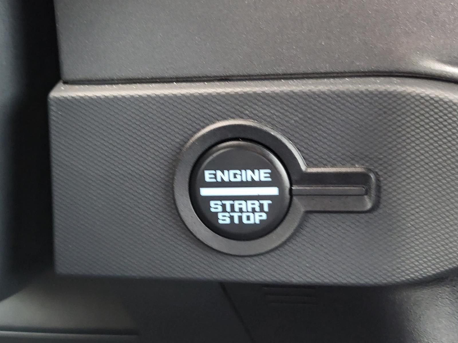 Used 2024 Oxford White Ford Badlands image 30