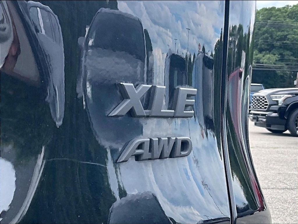 Used 2019 Black Toyota XLE image 27