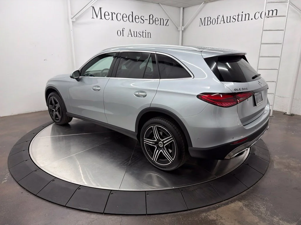 New 2027 Silver Mercedes-Benz GLC 300 image 5