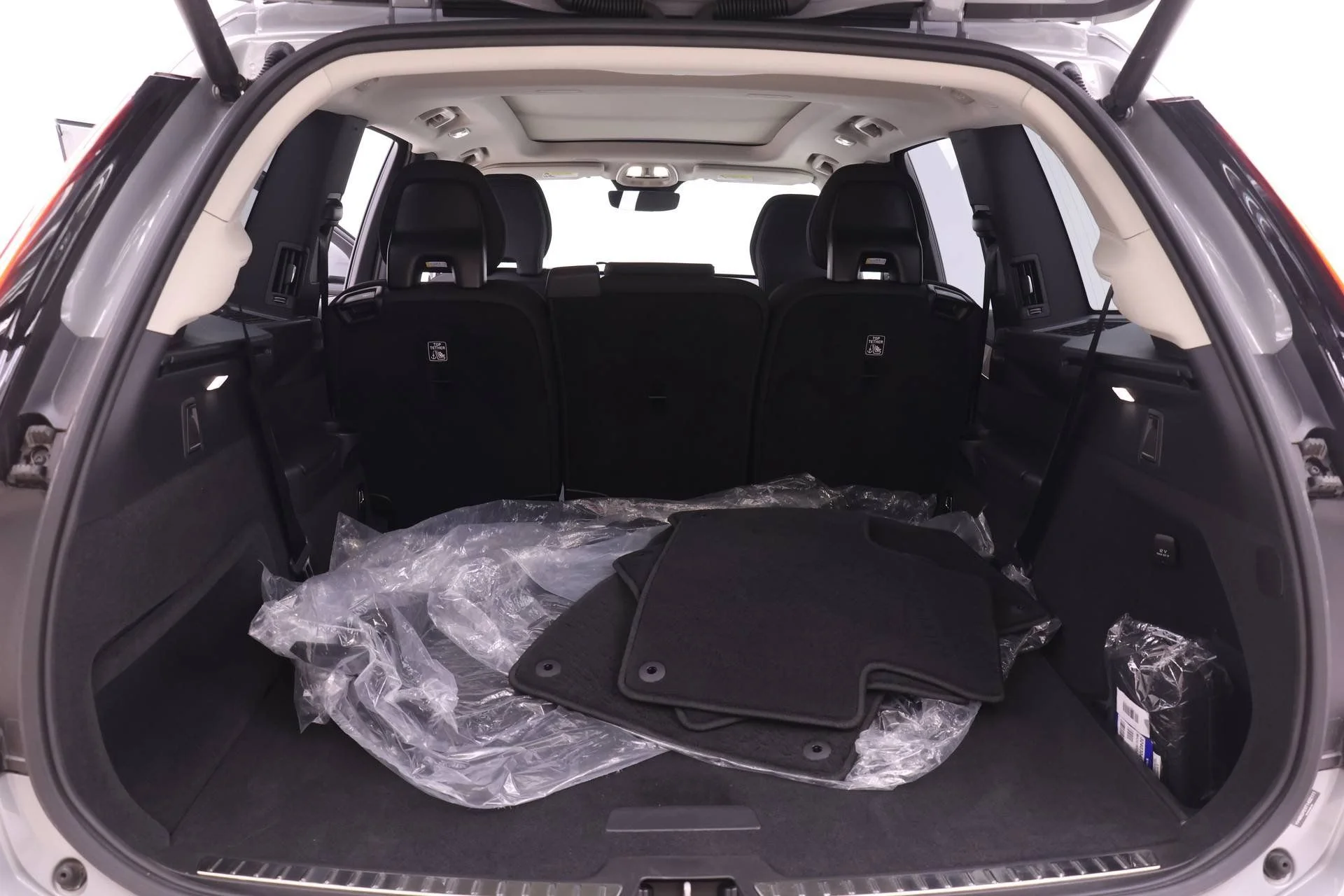 2026 Volvo XC90 Plus - Photo 22