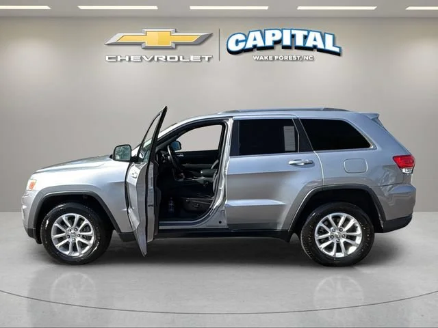 Used 2016 Silver Jeep Laredo image 9