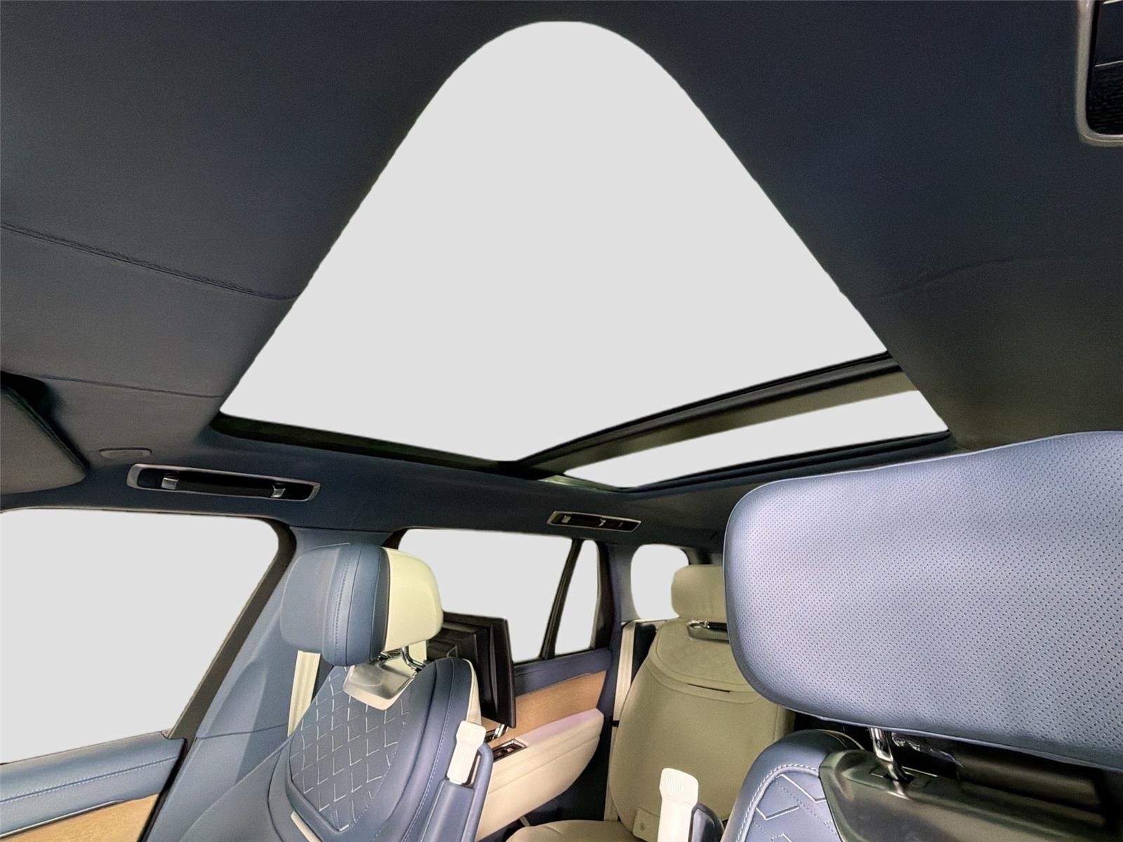 New 2026 Constellation Blue Ultra Metallic Gloss LAND ROVER SV Signature Suite image 21