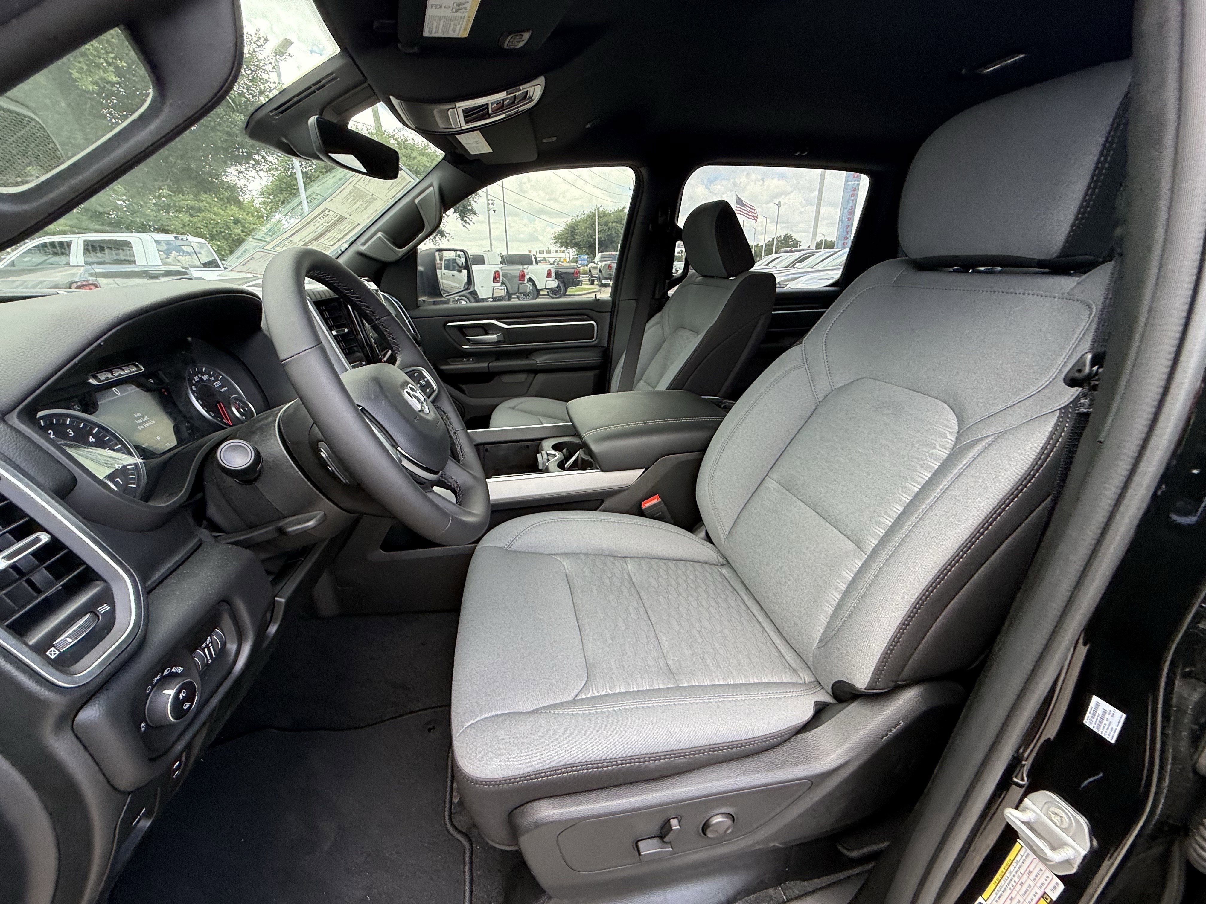 New 2026 Diamond Black Crystal Pearl-Coat Exterior Paint RAM Big Horn image 16