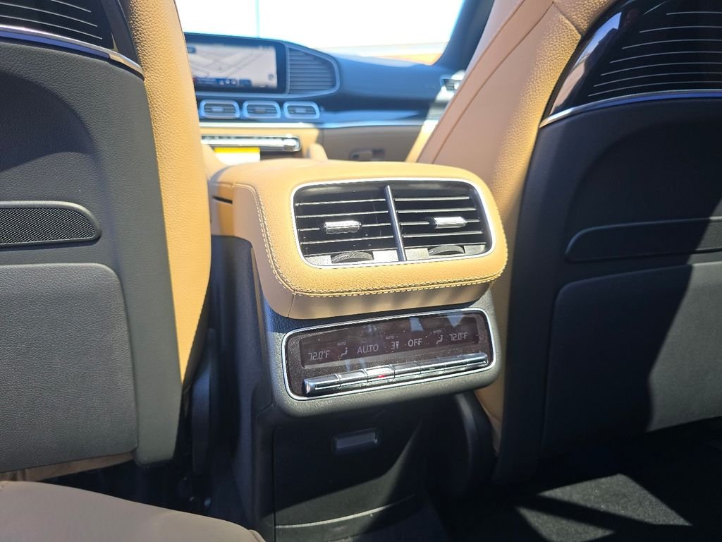 New 2026 MANUFAKTUR Moonlight White Metallic Mercedes-Benz GLS 580 image 27