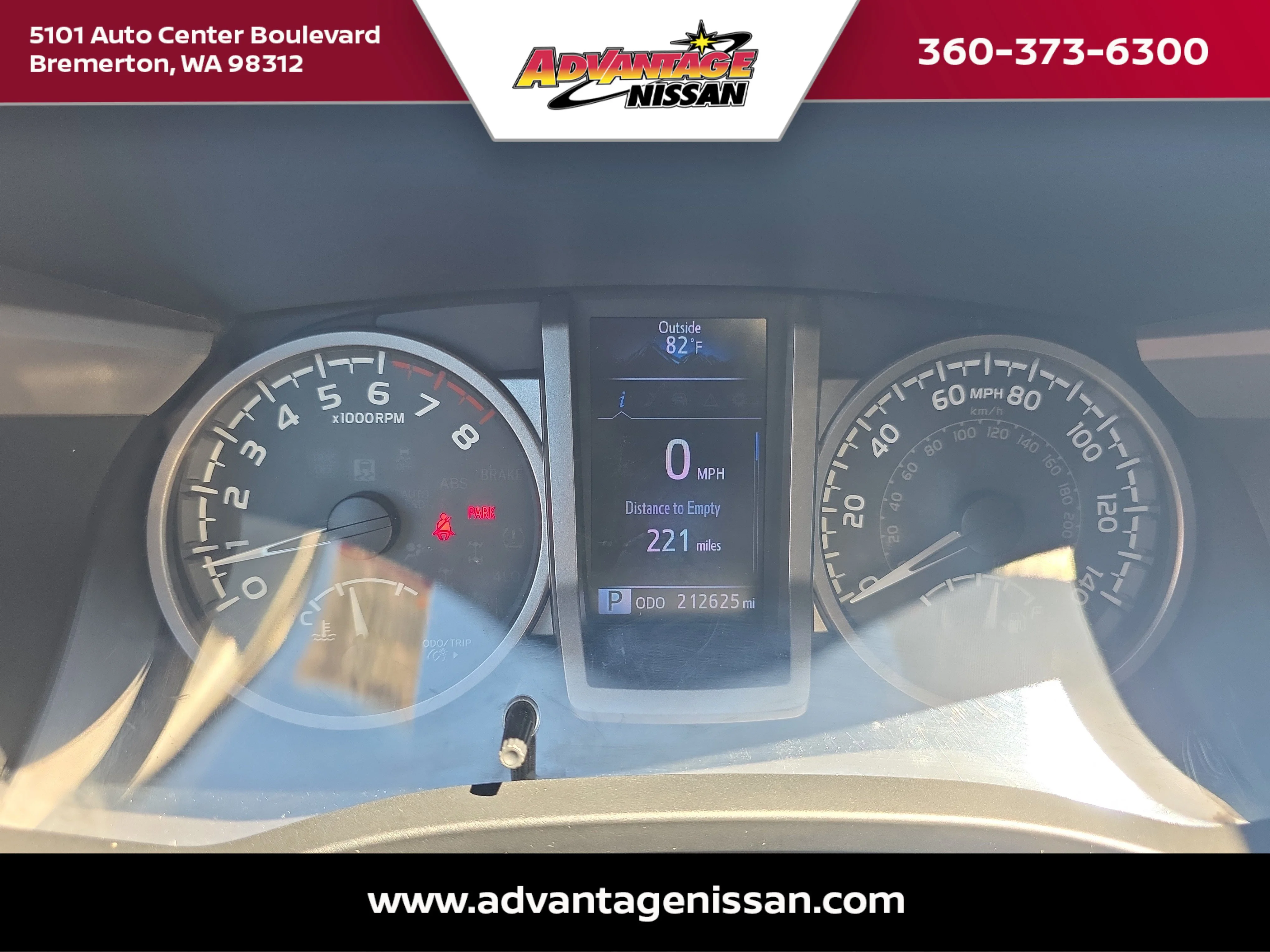 Used 2018 Midnight Black Metallic Toyota SR5 image 27