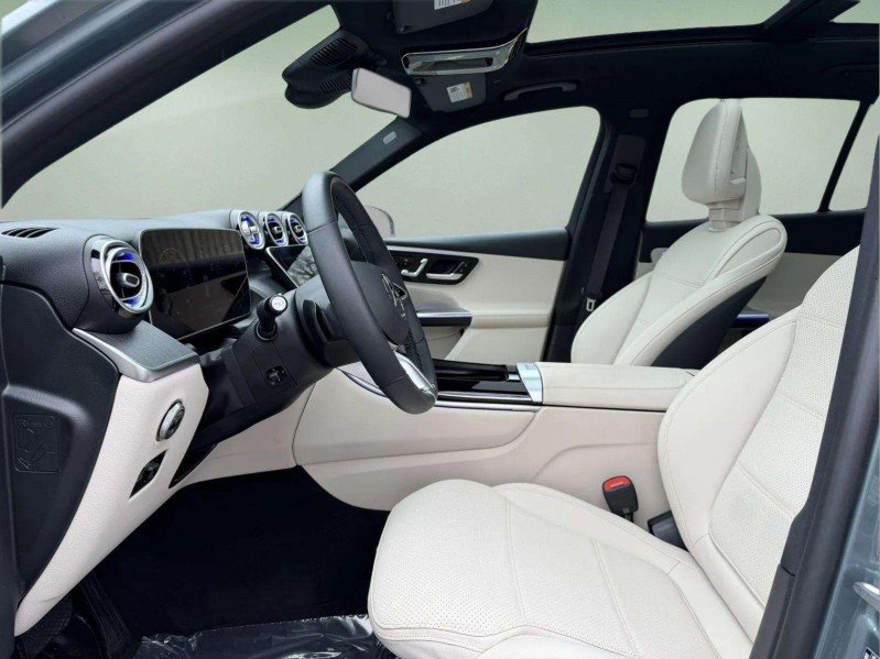 Used 2025 Verde Silver Metallic Mercedes-Benz GLC 300 image 18