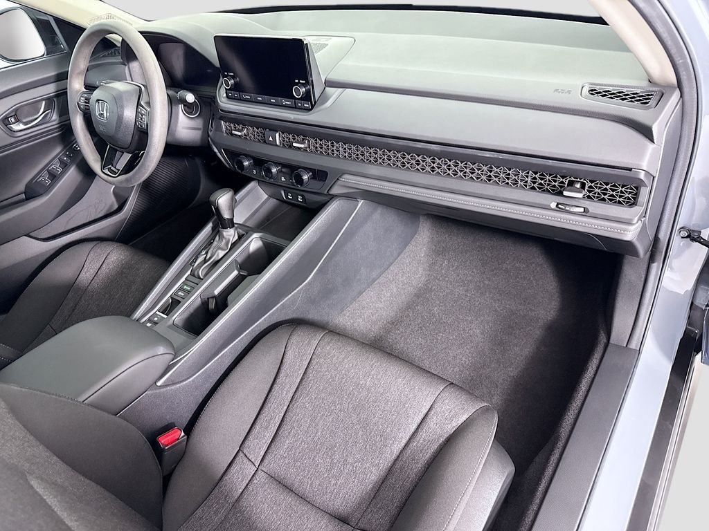 Certified Used 2025 Urban Gray Pearl Honda SE image 17