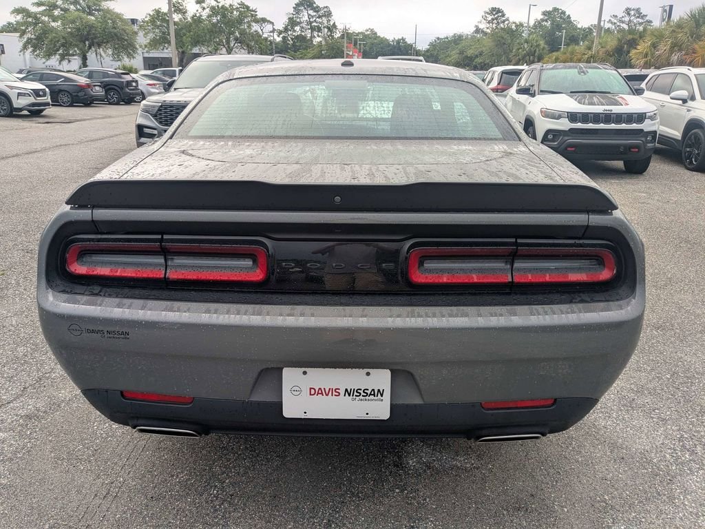 2023 Dodge Challenger SXT - Photo 5