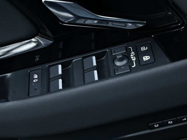 New 2026 Fuji White LAND ROVER S image 18