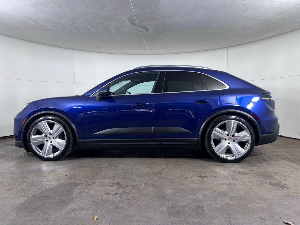 Certified 2024 Porsche Macan Base with VIN WP1AA2XA5RL000112 for sale in Greenwich, CT