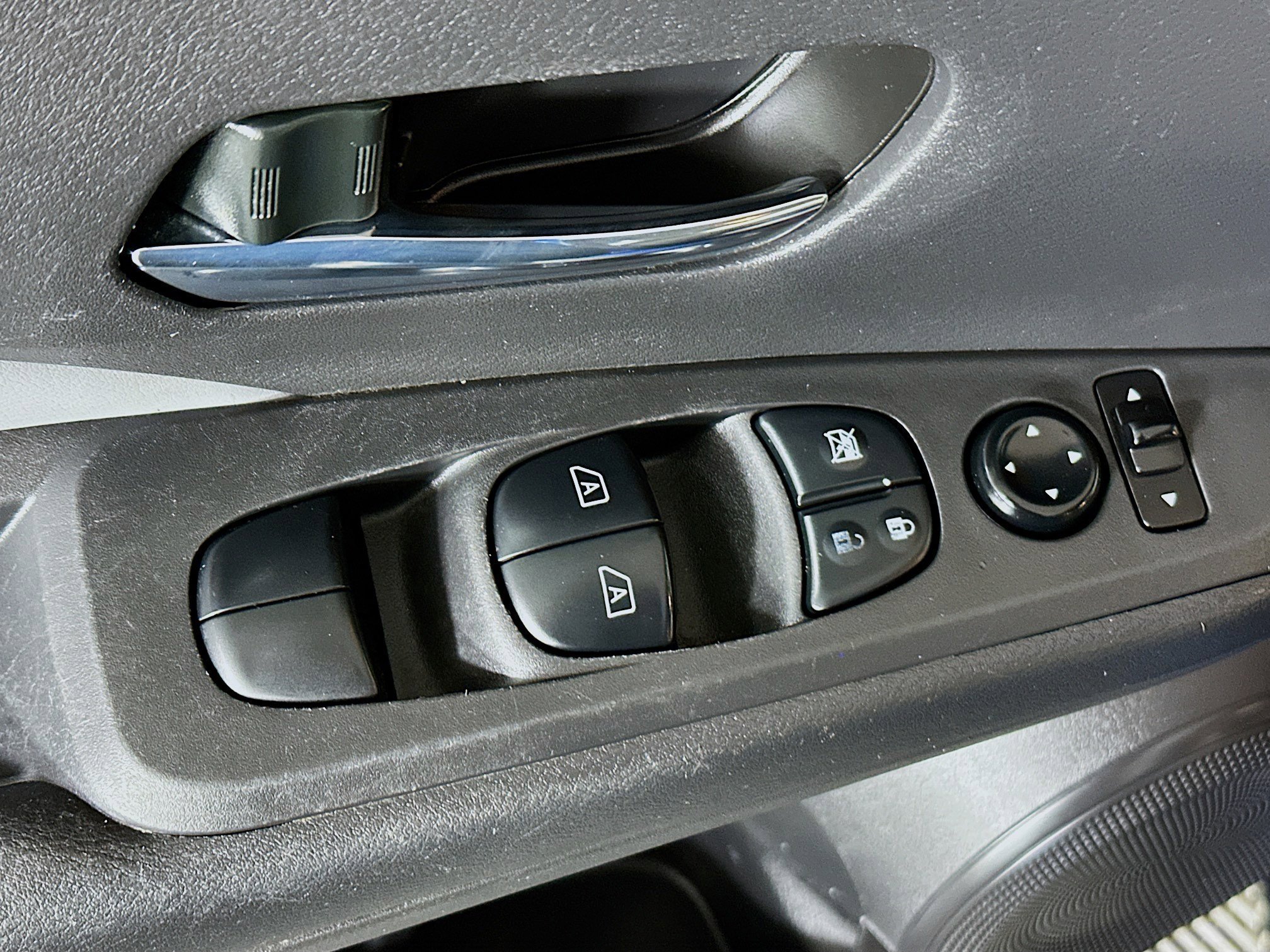 Used 2023 Electric Blue Metallic Nissan SR image 14