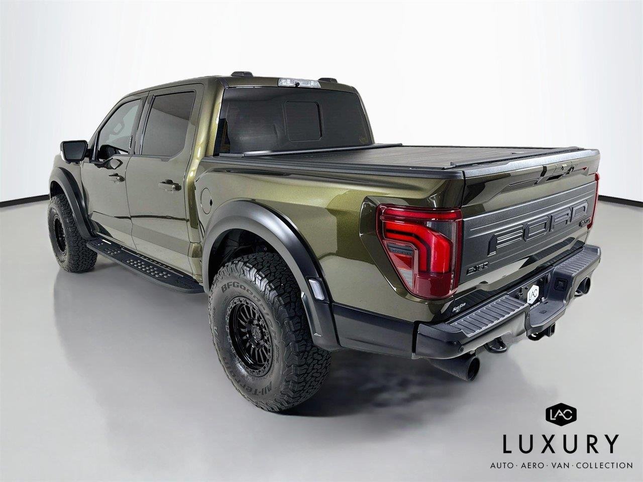 Used 2024 Shelter Green Ford Raptor R image 7